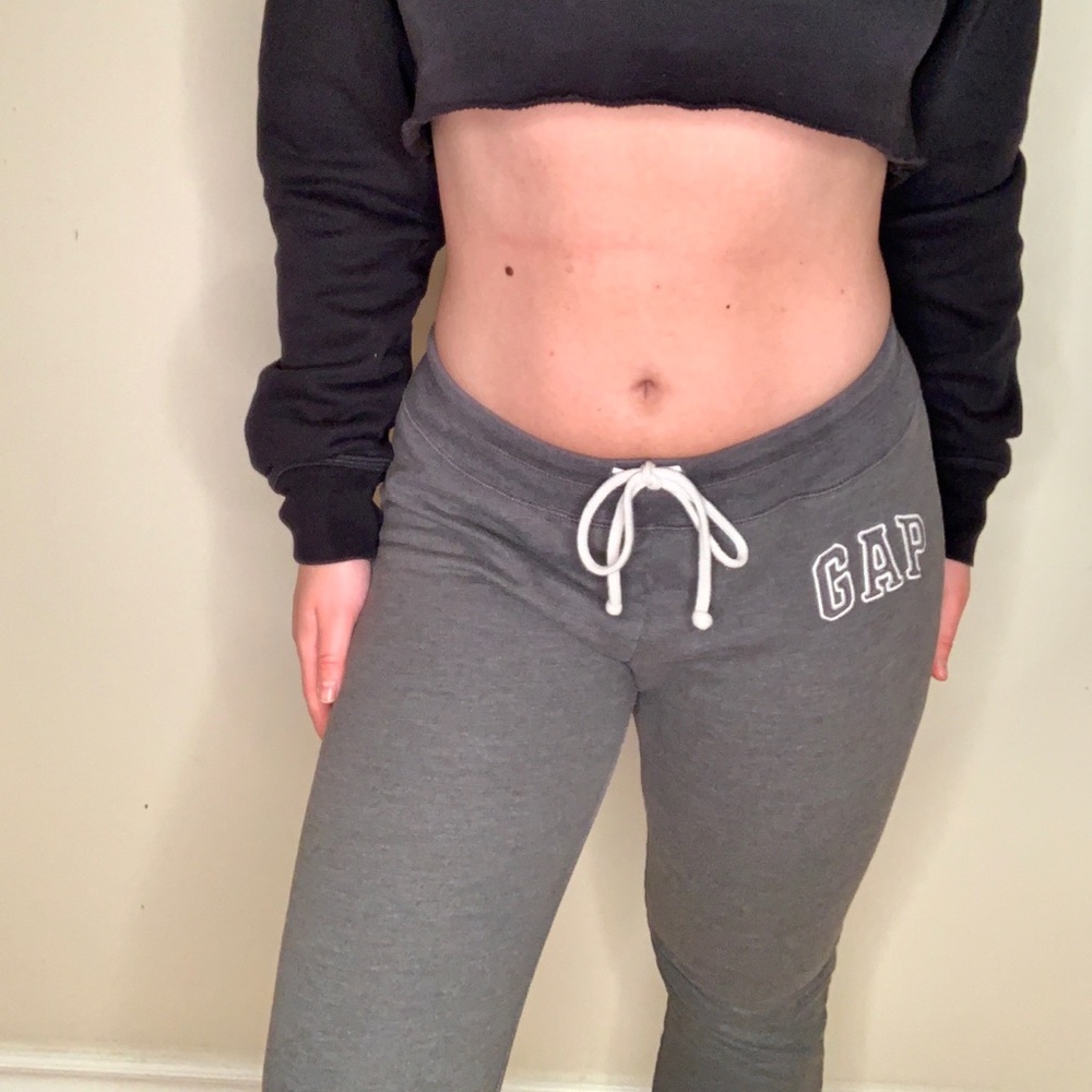 GAP GREY SWEATS